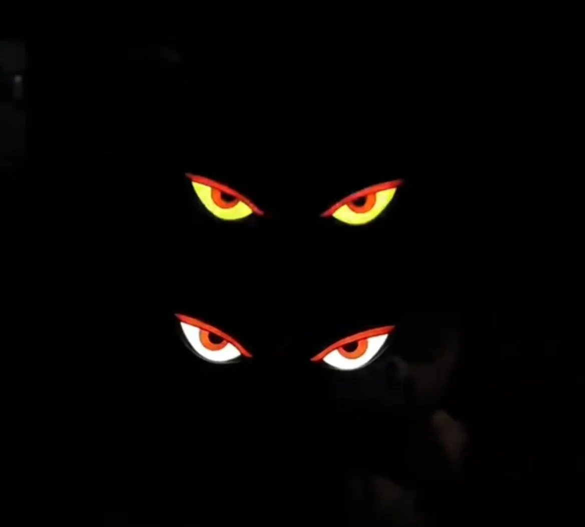Aurinkoenergialla toimiva Demon Eye LED -ikkunavalo autoon