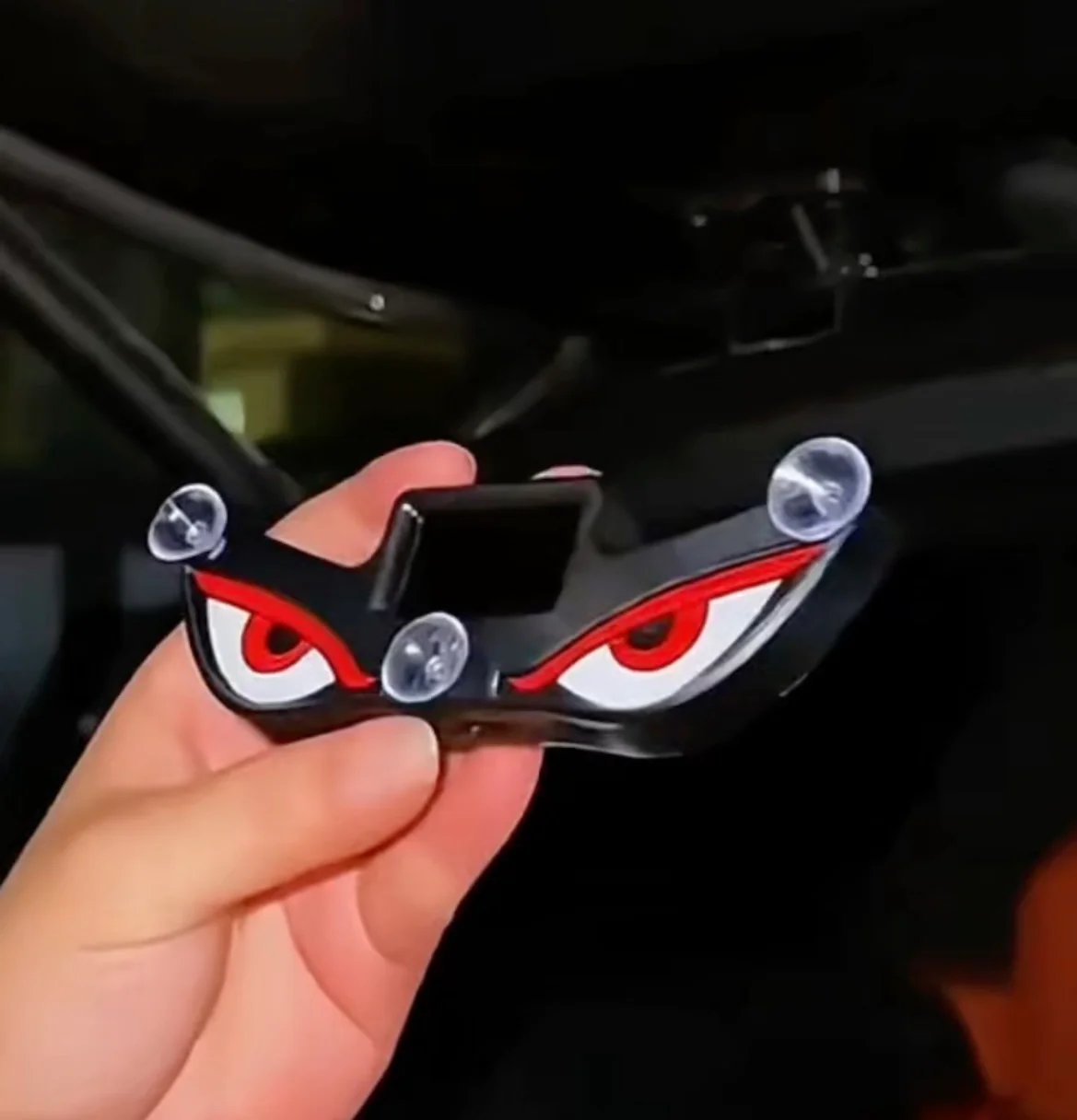 Aurinkoenergialla toimiva Demon Eye LED -ikkunavalo autoon