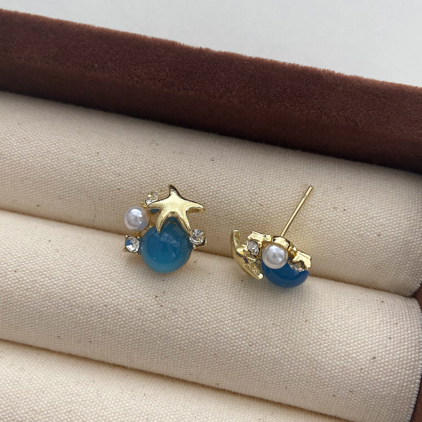 Ocean Vibes -meritähtikorvakorut - siniset cabochon- ja helmikorvakorut