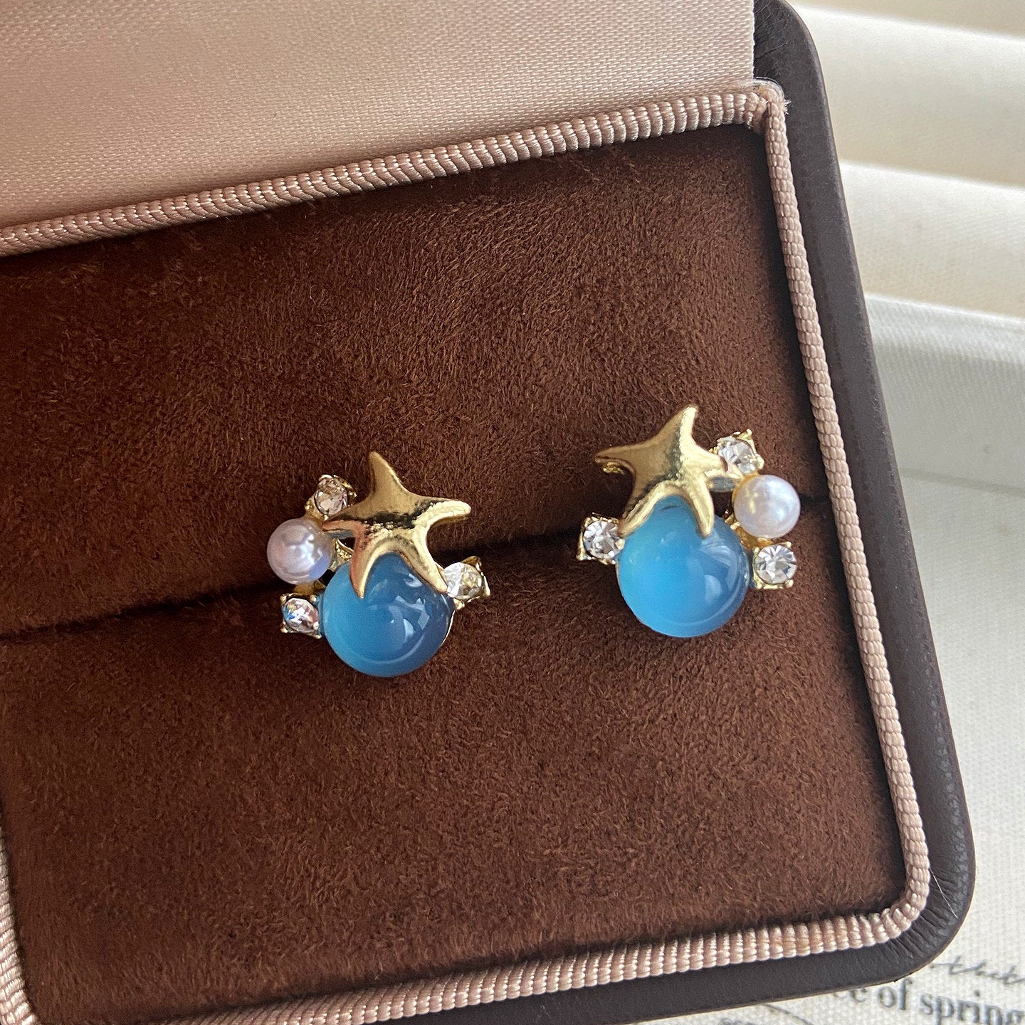 Ocean Vibes -meritähtikorvakorut - siniset cabochon- ja helmikorvakorut